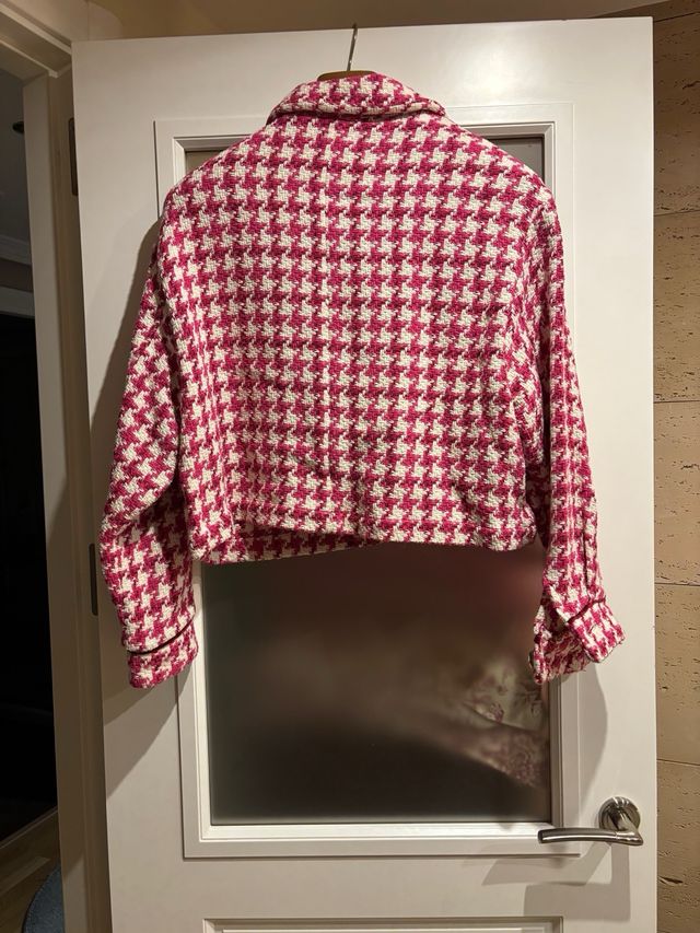 Chaqueta corta ZaraTalla L como para 42.