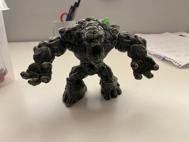 Figura de acción: Dragón y Hombre Roca