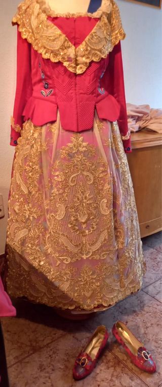 Traje de Fallera y corpiño manga Larga