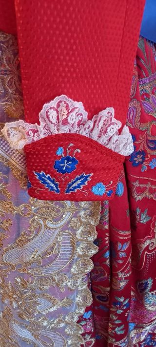 Traje de Fallera y corpiño manga Larga
