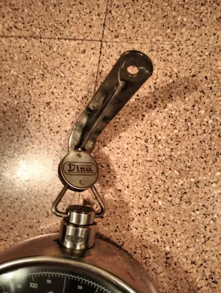 Báscula DINA antigua colgante