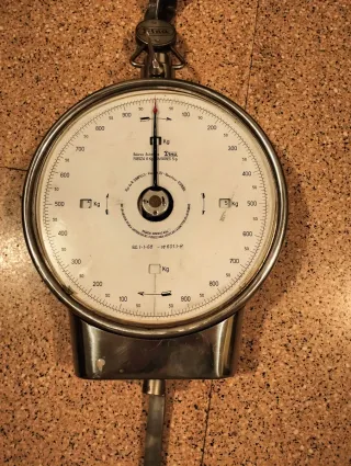 Báscula DINA antigua colgante
