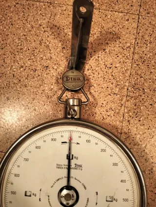 Báscula DINA antigua colgante