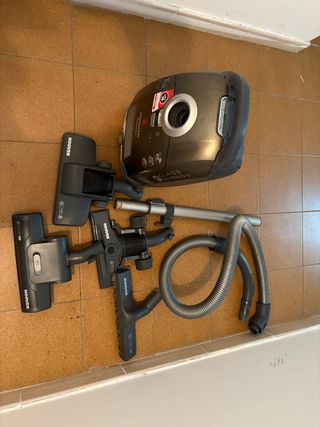 Aspirador Hoover con accesorios