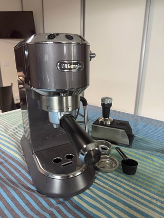 Macchina Caffè De Longhi Dedica
