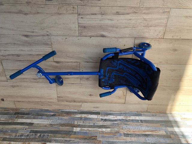 Coche de deporte con ruedas azul