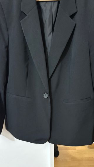 Americana KIABI Negra Talla 46.