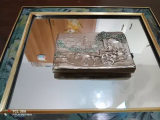 Bassorilievo su lamina d'argento siglata