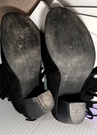 Botines tacón flecos ante negro