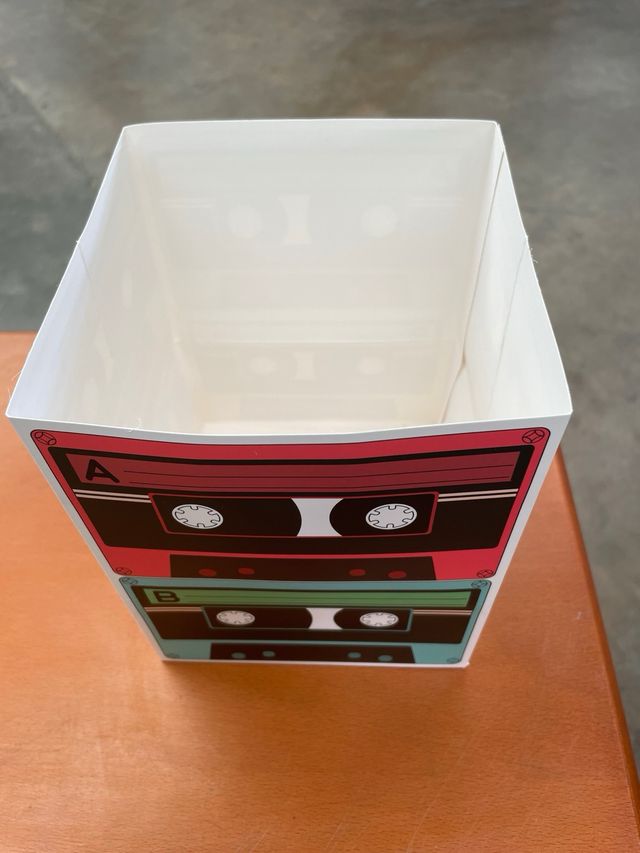 25 Cubos cartón retro cassette 80s/90s