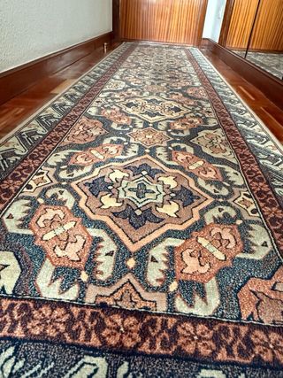 Alfombra de pasillo diseño clásico