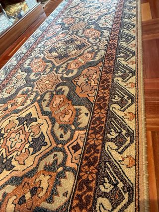 Alfombra de pasillo diseño clásico