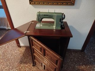 Vintage REFREY Preferida Máquina de coser en muebl