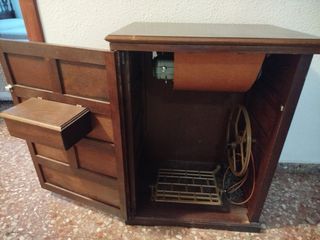 Vintage REFREY Preferida Máquina de coser en muebl