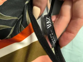 Camiseta tirantes estampada flores