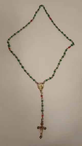 Rosario argento pietre dure verdi e rosse