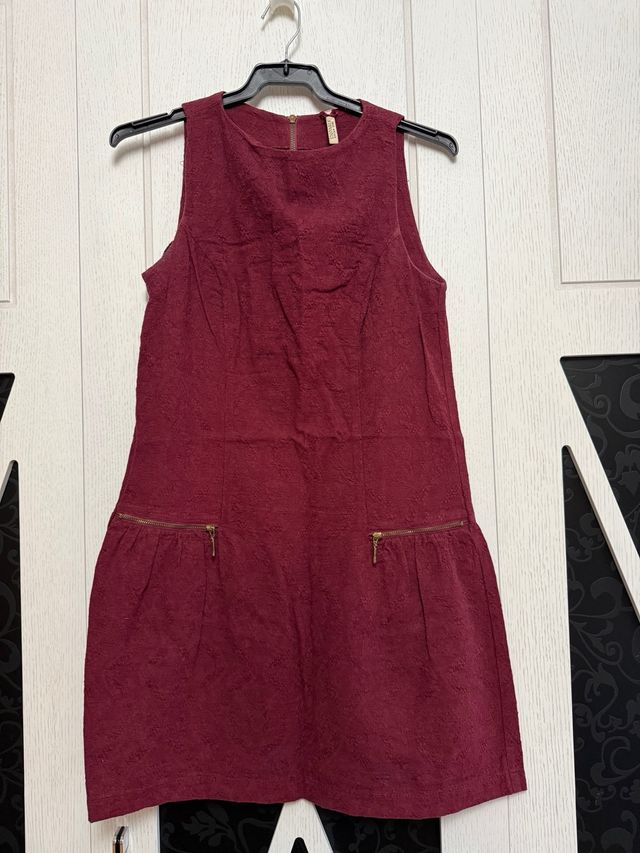 Vestido granate con cremallera