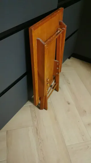 Mesa auxiliar plegable de madera