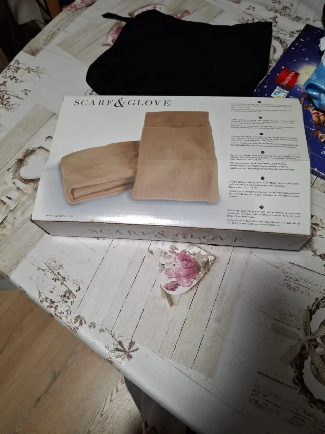 Bufanda grande beige con bolsillos