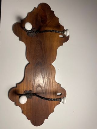 Colgador madera con 2 pomos cerámica