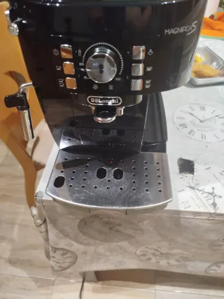 Cafetera Delonghi Magnífica S