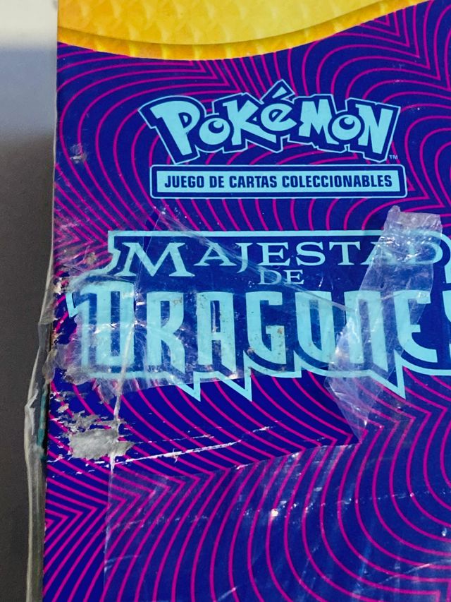 Caja Pokemon ETB Majestad de Dragones