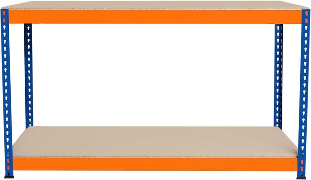 Banco de trabajo con panel de herramientas