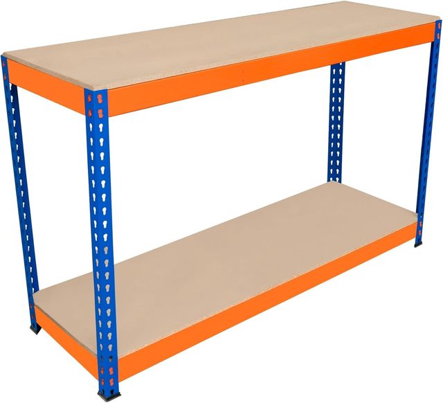 Banco de trabajo con panel de herramientas