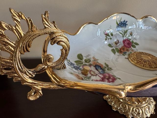 Frutero Porcelana y Bronce Decorado Flores