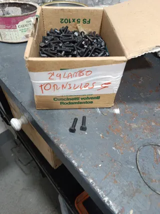 Tornillos 2'9 x 5  50 unidades 10€