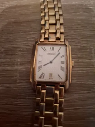 Reloj Seiko Dorado con Esfera Blanca