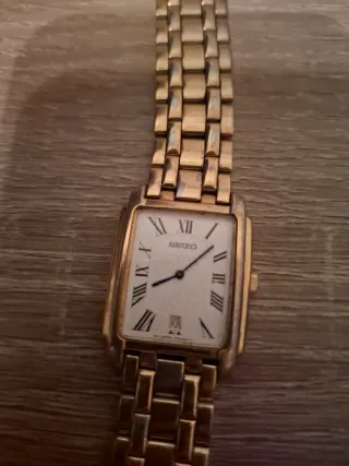 Reloj Seiko Dorado con Esfera Blanca