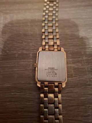 Reloj Seiko Dorado con Esfera Blanca