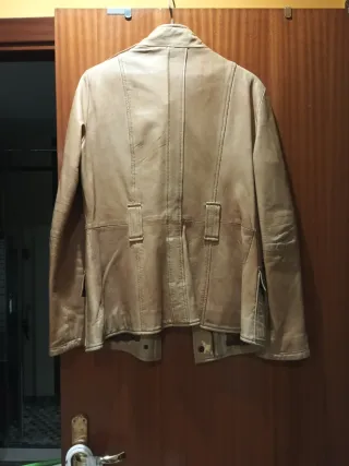 Cazadora de cuero beige