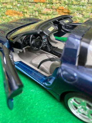 Chevrolet Corvette C5 – Escala 1:18 – Burago