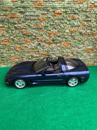Chevrolet Corvette C5 – Escala 1:18 – Burago