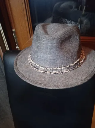 Sombrero gris Parfois 