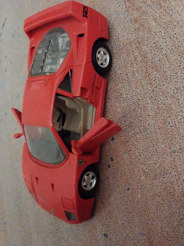 Ferrari F40 1987 Burago 1/18
