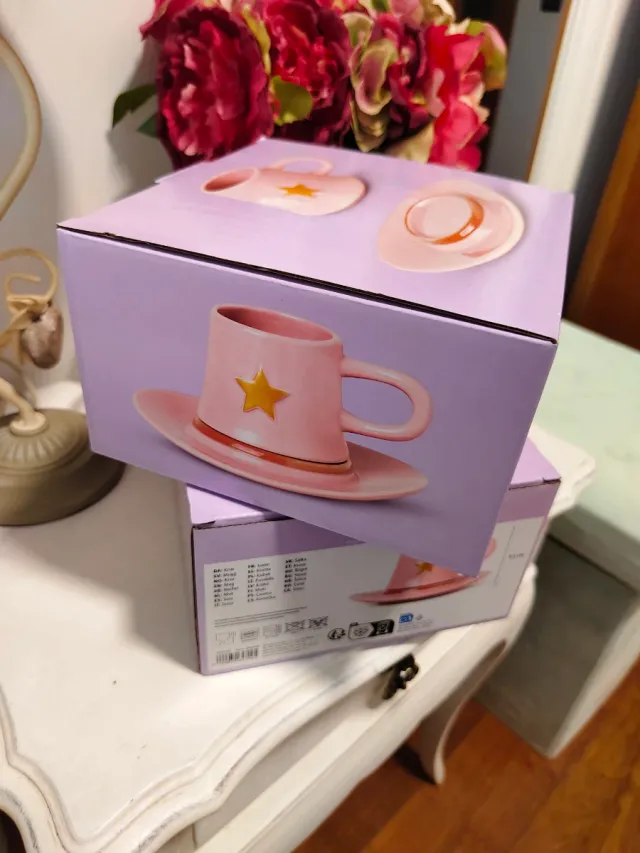 Taza y plato rosa con estrella dorada colección