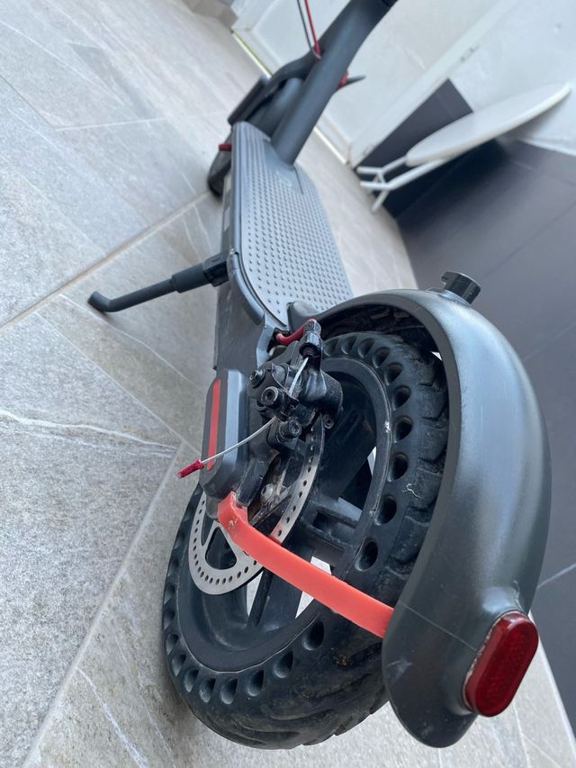 Patinete Xiaomi casi nuevo + Casco