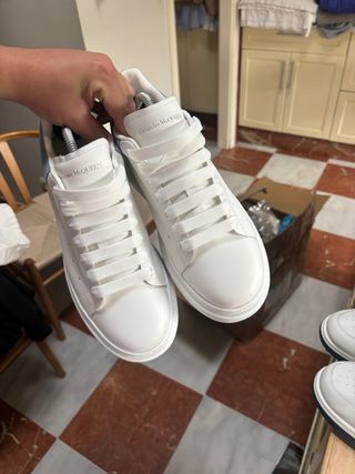 Alexander McQueen bianco e blu