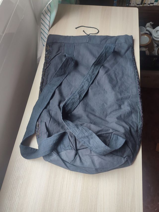Bolso SACO (India) – negro bordado (40 cm)