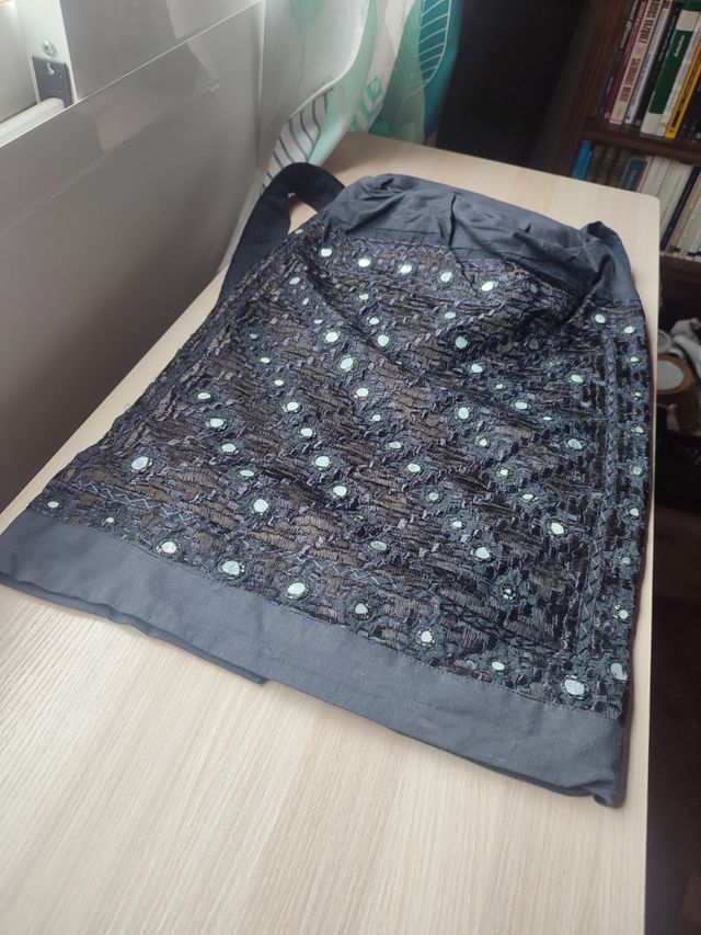 Bolso SACO (India) – negro bordado (40 cm)