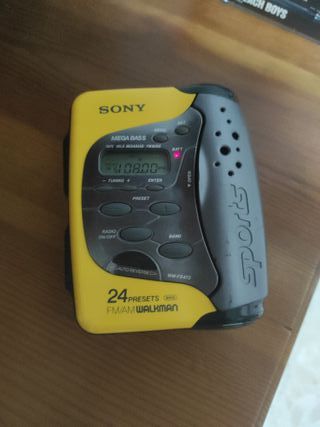 Sony Walkman FM/AM WM-FS473 Amarillo