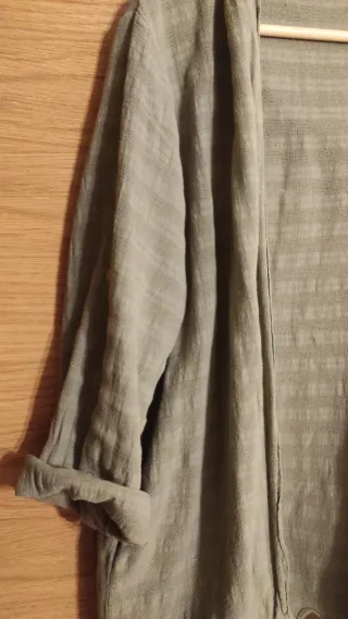 Chaqueta con capucha verde militar Talla L