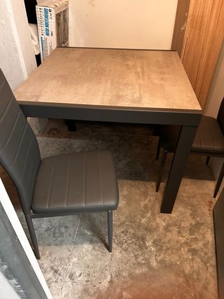 Mesa extensible beige y gris