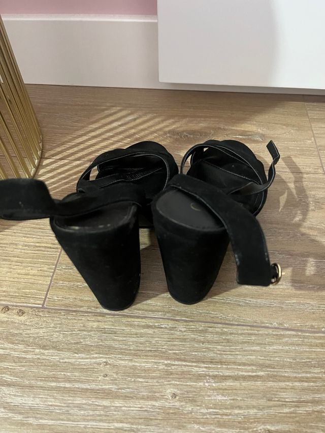 Zapatos de tacón negros