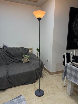 Lámpara de pie salón metal y plástico