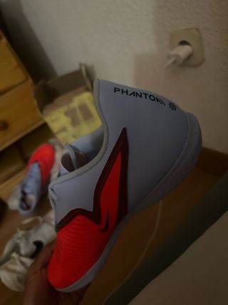 Zapatos de fútbol sala Nike azul y rojo