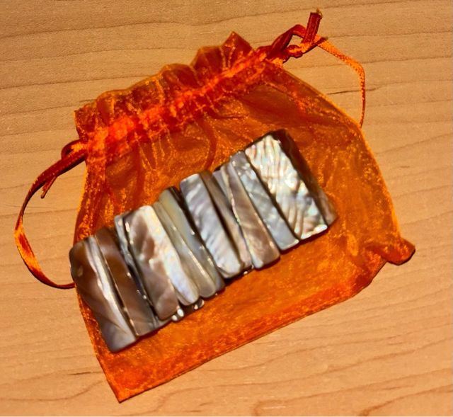 Pulsera de piezas nacaradas rectangulares